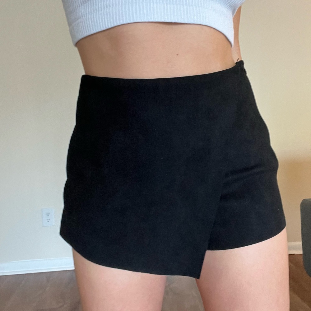 Black skort